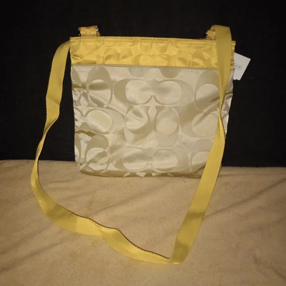 NWT COACH GETAWAY SIGNATURE NYLON FILE CROSSBODY IN SV/KHAKI/CITRINE - Picture 4 of 14